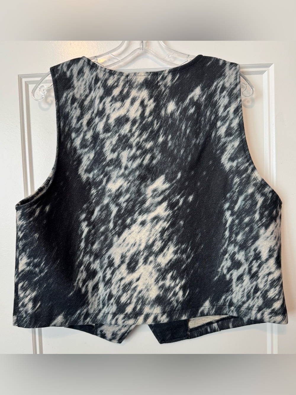 NWT Sterling Kreek On The Range Ranch Vest XL Cow Print Western Button Front - Picture 3 of 9